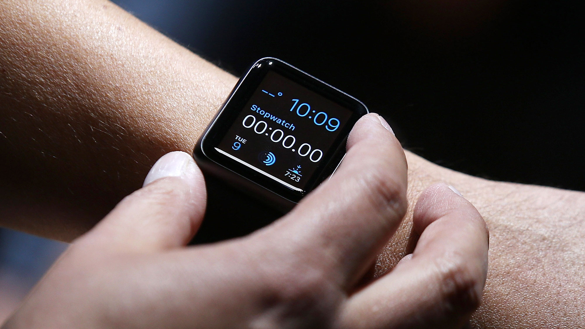 0915_FL-apple-watch-wrist_2000x1125