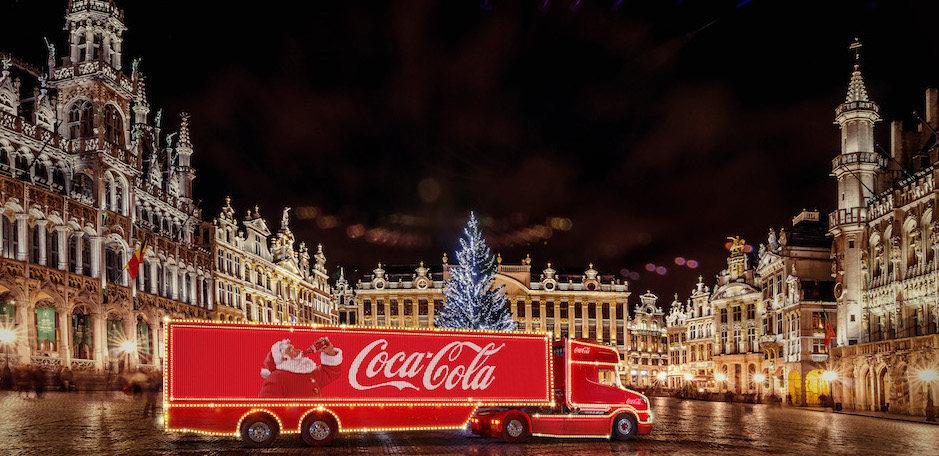 Coca Cola: #Holidays Are Coming Campaign